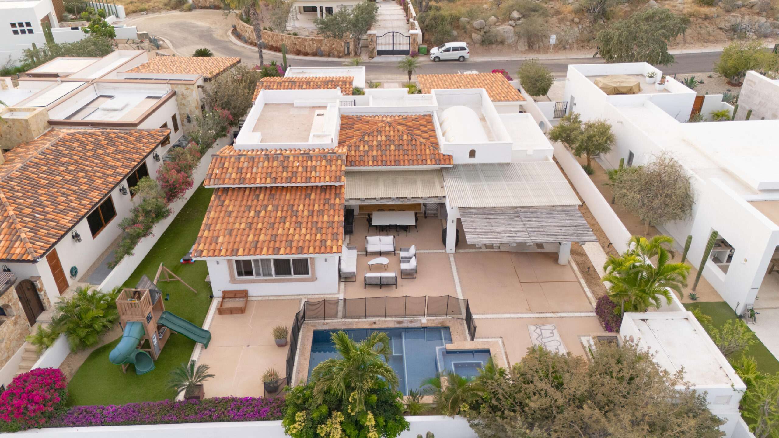 Los Cabos Cresta Del Mar Mediterranean-style Home with a poolside bar and generously proportioned patio with its water features, putting green, pool and spa create a playful inviting atmosphere where friends and family will want to gather. Sunset cocktails atop the rooftop deck with its arch for sale