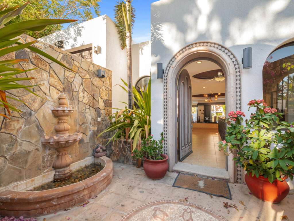 Los Cabos Residencial La Jolla Casa Devine is a luxurious, turnkey, fully-furnished, – 135 Cam. De La Duna, Cabo San Lucas, BS