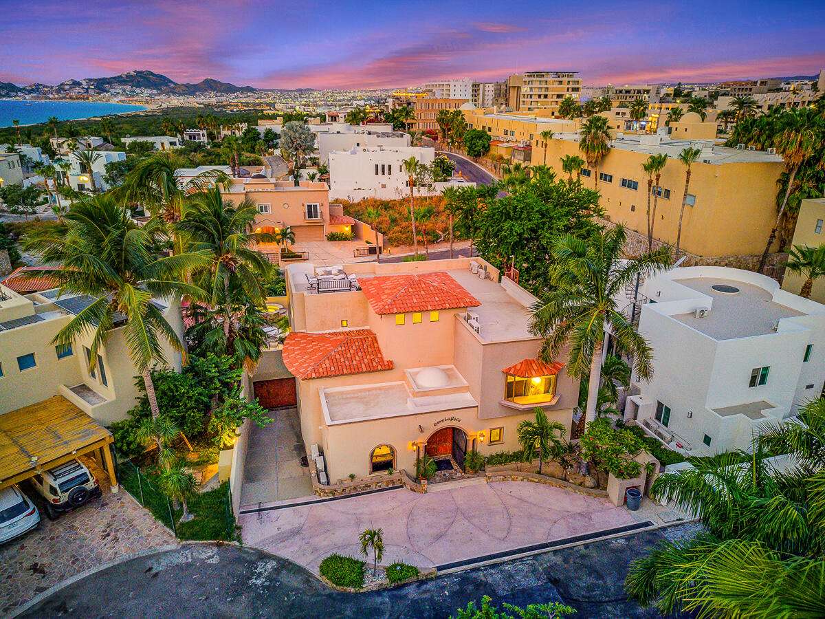 Los Cabos Residencial La Jolla Casa Tigre is located in La Jolla, a well-positioned community offering convenient access to San José del Cabo and the corridor. This house has ocean for sale
