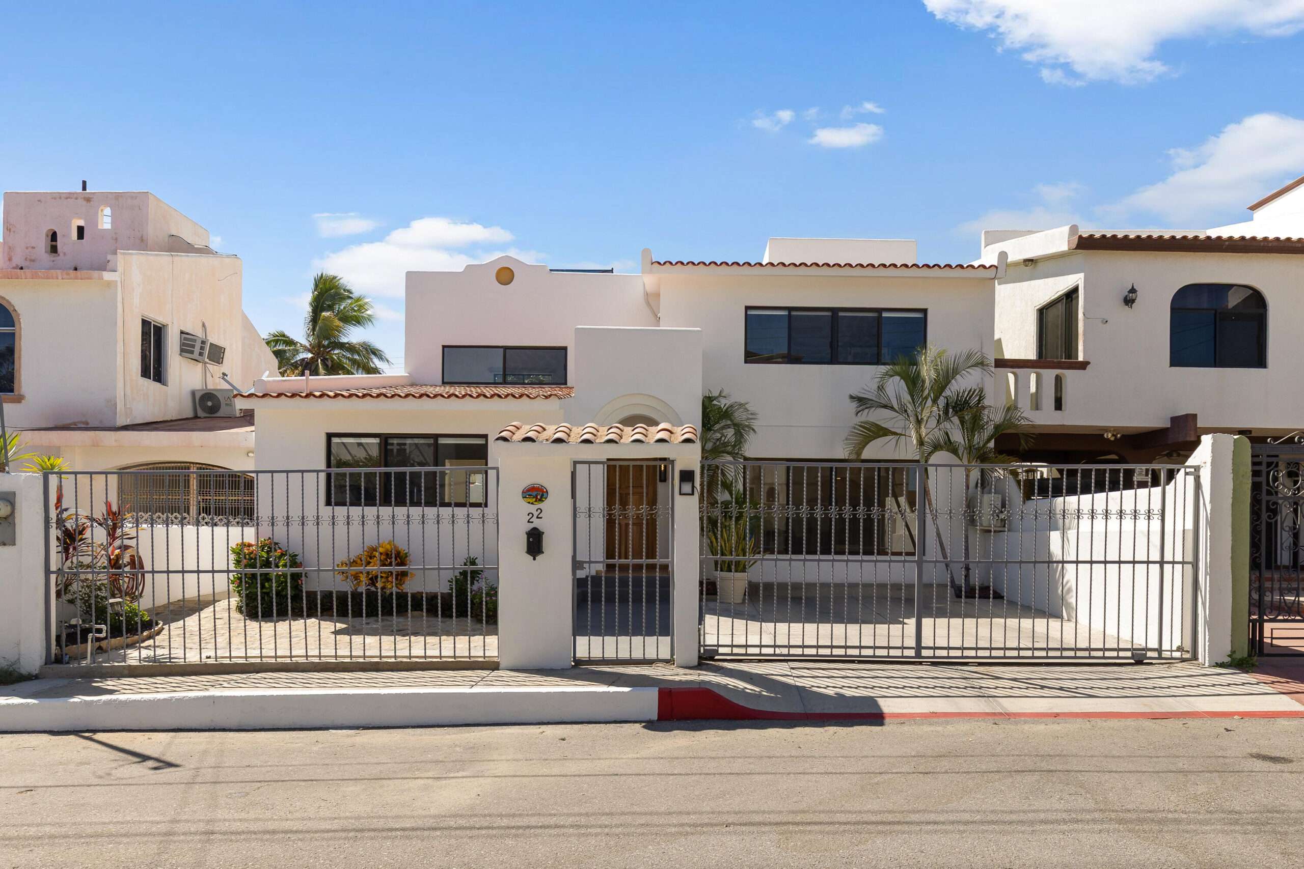 Los Cabos Chamizal Live or invest smart in this versatile 3-bedroom, 3-bath property in San José del Cabo. Featuring two fully independent units: a 1-bedroom studio with full kitchen, private bath, laundry area, and separate entrance; and a spacious 2-bedroom, 2-bath unit with its own kitchen, laundry room, and entrance. Both are fully furnished and equipped with air conditioning. Ideal to live in one and rent the other short or long term. Located in a safe, desirable neighborhood loved by locals and expats. Just minutes from the beach, shops, and restaurants — with a rooftop terrace offering stunning ocean for sale