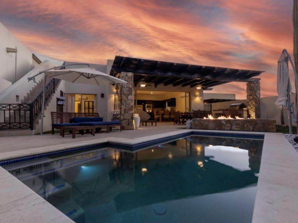 Los Cabos Solara Del Mar CASA LAURELDiscover the perfect blend of style and value with this contemporary 3-bedroom, 3.5-bathroom residence in the heart of the prestigious Solara del Mar community. Spanning 2,193 sq. ft. of air-conditioned luxury, this completed home features elegant Travertine floors, a private garden, and a stunning rooftop terrace with secondary for sale