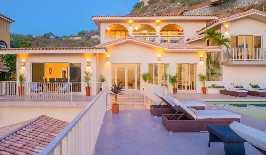 Los Cabos Pedregal Csl Discover Casa Rosa in the exclusive Pedregal of Cabo San Lucas! This cozy home has a proven rental history, ideal for investors or as a second home with high return potential. Its smart layout creates a warm, functional space to enjoy with family or friends. Includes a private room with full bath, perfect for guests or rental income. Located in a gated community with 24/7 security, tennis courts, spa, private beach access, and close to the marina, restaurants, and Cabo's vibrant nightlife. Features a beautiful private pool to enjoy the Los Cabos weather. Casa Rosa blends location, comfort, and profitability. – Cam. Del Mar, Cabo San Lucas, BS