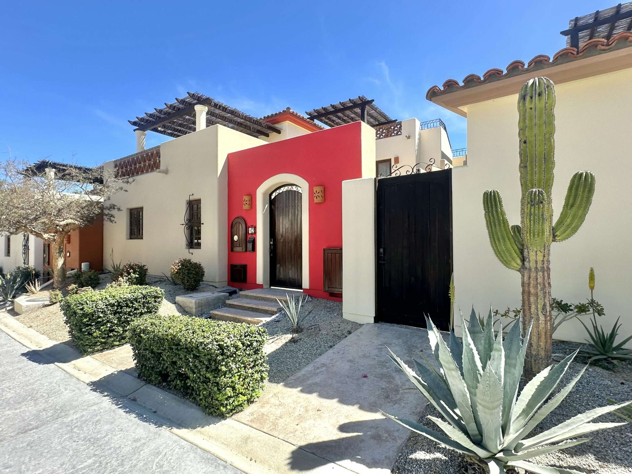 Los Cabos Rancho Cerro Colorado This is a unique opportunity to own a stunning, partially-completed residence in the coveted Rancho Cerro Colorado community. With breathtaking ocean for sale