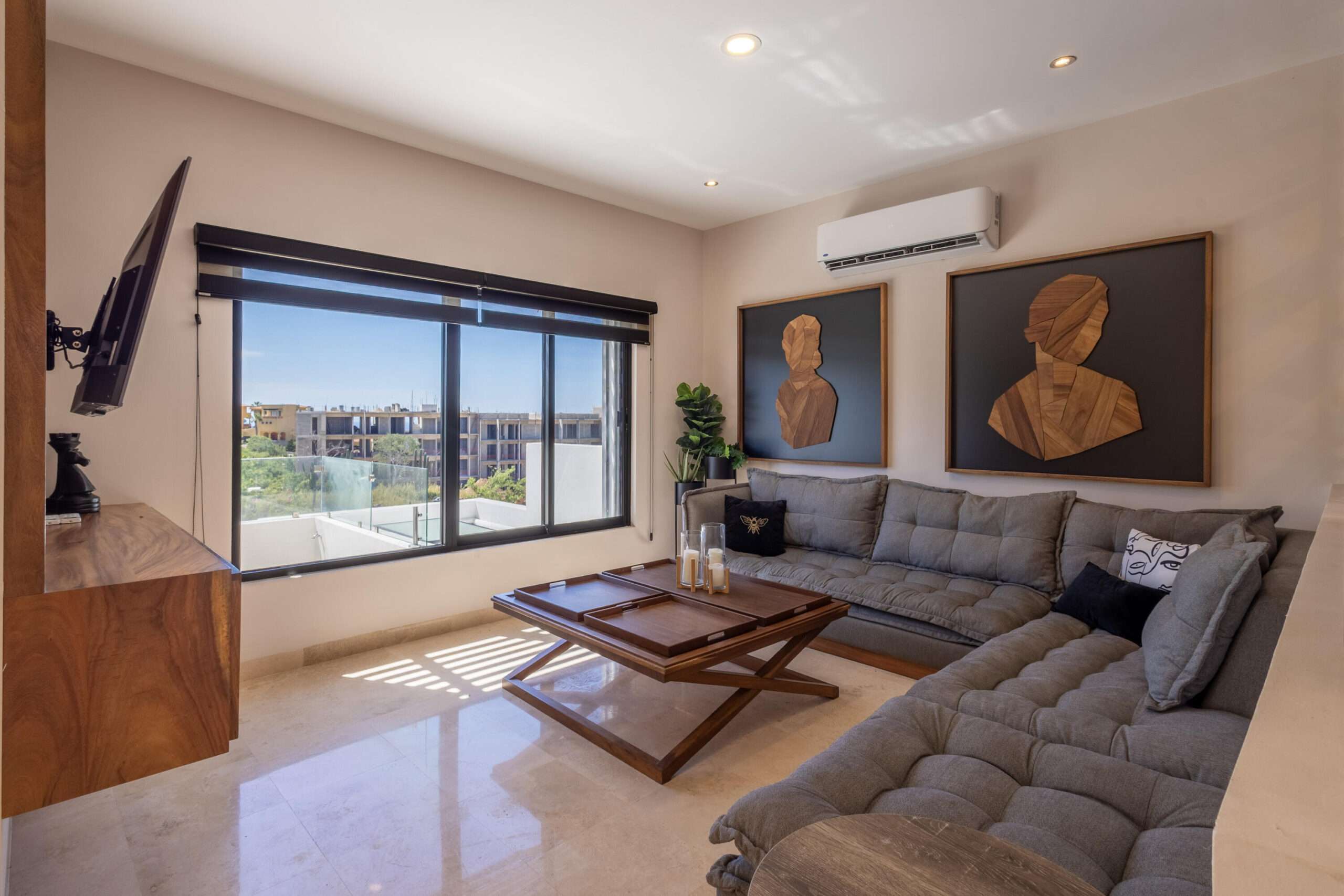 Los Cabos Chamizal Live or invest smart in this versatile 3-bedroom, 3-bath property in San José del Cabo. Featuring two fully independent units: a 1-bedroom studio with full kitchen, private bath, laundry area, and separate entrance; and a spacious 2-bedroom, 2-bath unit with its own kitchen, laundry room, and entrance. Both are fully furnished and equipped with air conditioning. Ideal to live in one and rent the other short or long term. Located in a safe, desirable neighborhood loved by locals and expats. Just minutes from the beach, shops, and restaurants — with a rooftop terrace offering stunning ocean for sale