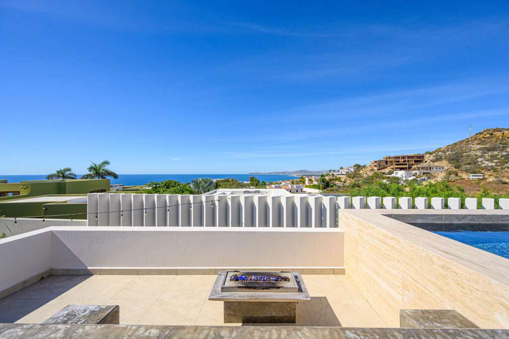 Los Cabos Laguna Hills Located within the gated community of Laguna Hills, this thoughtfully designed single-level residence offers effortless living with elevated indoor-outdoor flow and expansive mountain – Lote 129, San Jose del Cabo, BS