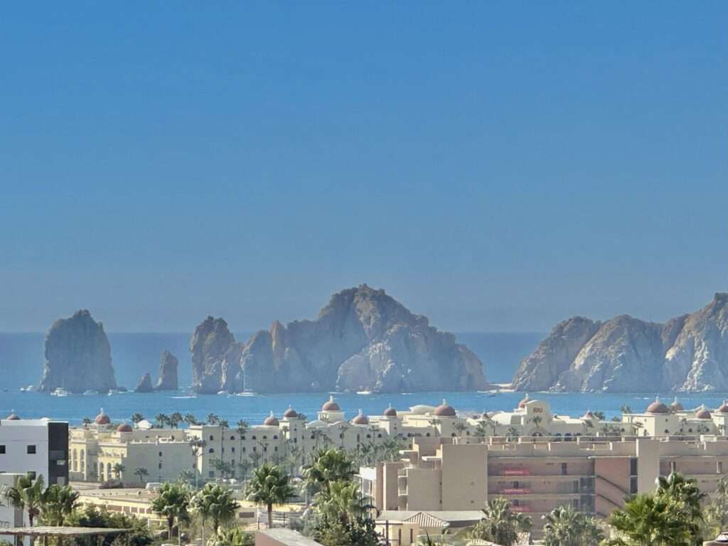 Los Cabos Chamizal Live or invest smart in this versatile 3-bedroom, 3-bath property in San José del Cabo. Featuring two fully independent units: a 1-bedroom studio with full kitchen, private bath, laundry area, and separate entrance; and a spacious 2-bedroom, 2-bath unit with its own kitchen, laundry room, and entrance. Both are fully furnished and equipped with air conditioning. Ideal to live in one and rent the other short or long term. Located in a safe, desirable neighborhood loved by locals and expats. Just minutes from the beach, shops, and restaurants — with a rooftop terrace offering stunning ocean for sale
