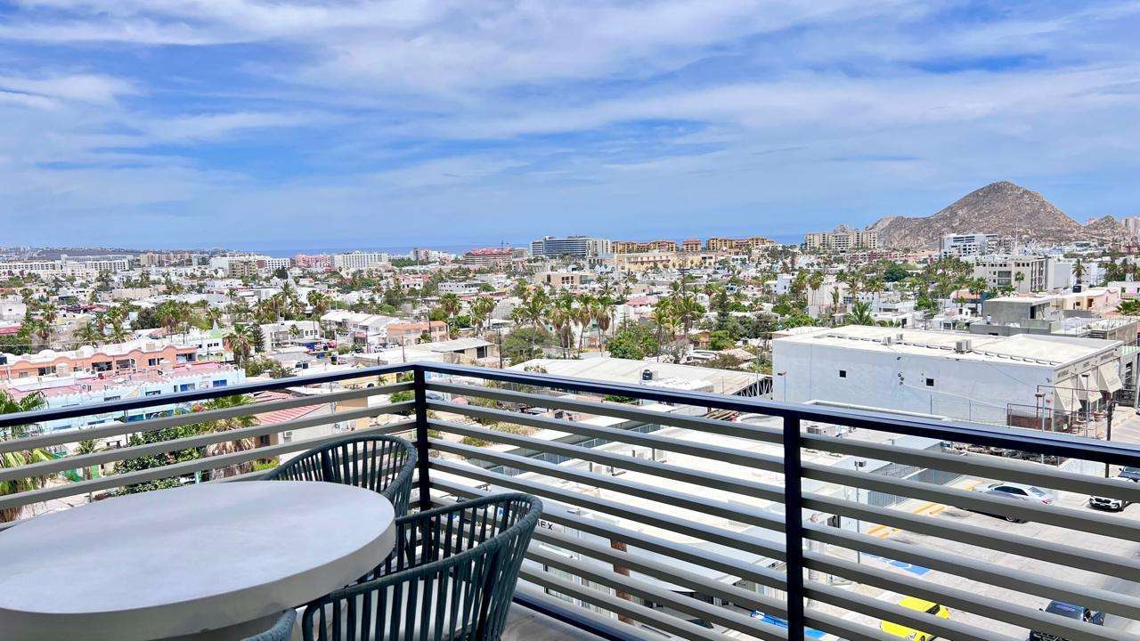 Los Cabos General Beautiful 2-bedroom, 2-bathroom corner unit located in one of the best positions within Cardinal Living Cabo. This fully furnished condo offers excellent natural light, enhanced privacy, and a very desirable layout.Enjoy a lovely ocean – Ocean View Condo, Cabo San Lucas, BS