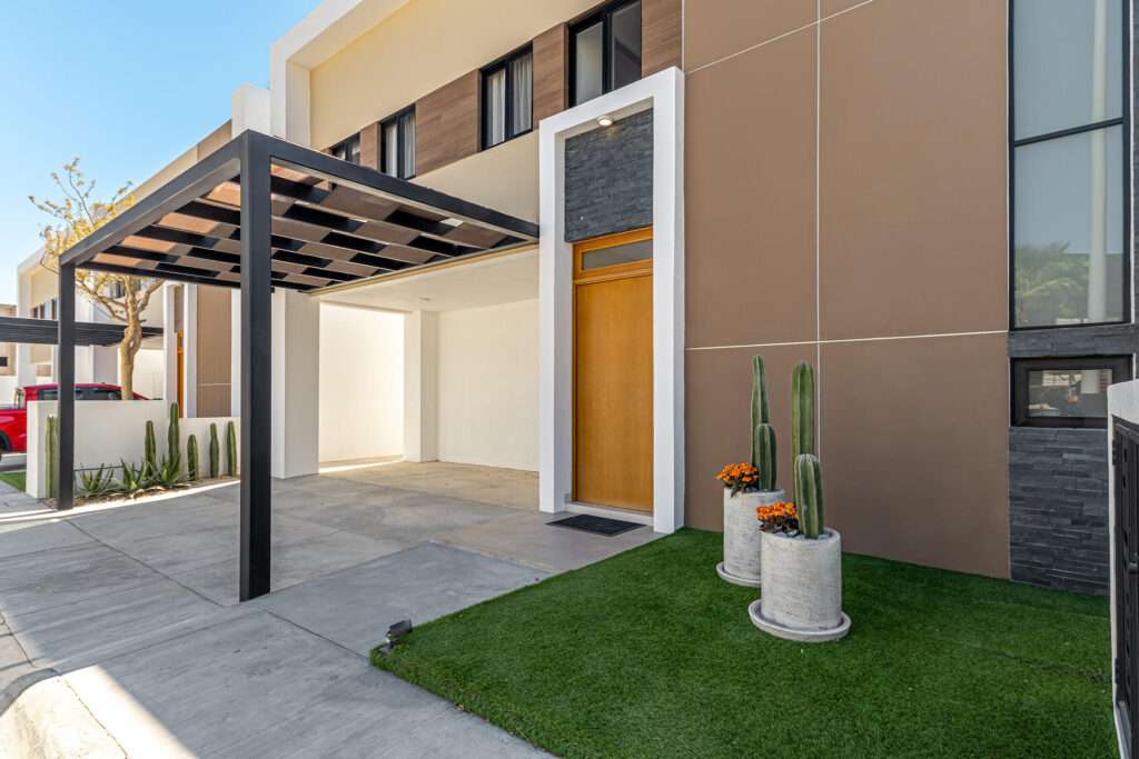 Los Cabos Chamizal Live or invest smart in this versatile 3-bedroom, 3-bath property in San José del Cabo. Featuring two fully independent units: a 1-bedroom studio with full kitchen, private bath, laundry area, and separate entrance; and a spacious 2-bedroom, 2-bath unit with its own kitchen, laundry room, and entrance. Both are fully furnished and equipped with air conditioning. Ideal to live in one and rent the other short or long term. Located in a safe, desirable neighborhood loved by locals and expats. Just minutes from the beach, shops, and restaurants — with a rooftop terrace offering stunning ocean for sale