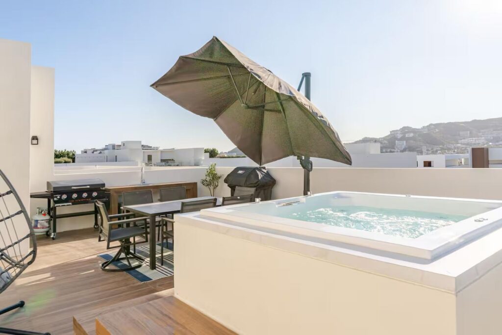 Los Cabos Marea Los Cabos PENTHOUSE with private rooftop and spa jacuzzi to enjoy the evening sunsets. 2 bedroom, 2 bath, fully furnished condo in the heart of downtown Cabo San Lucas. Famous, Medano beach is just a few blocks away and all convinces are at your doorstep. Marea condos has its own gym, pool, picnic area, fire pit and 24 hr security. Everything you need is here in this modern and turn key condo. – Penthouse Pelican, Cabo San Lucas, BS