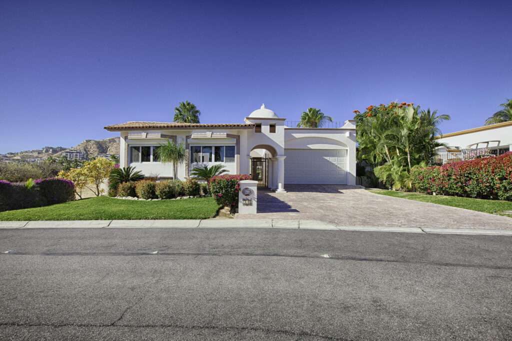 Los Cabos Laguna Hills Casa Savoy is a modern 4014 square foot, four-bedroom hillside home, built in 2024, in Laguna Hills, offering breathtaking ocean – 10 Calle Oceano Baja, San Jose Corridor, BS